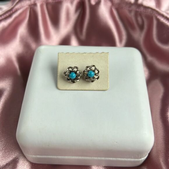 Silver & turquoise pierced earrings. - Picture 1 of 4